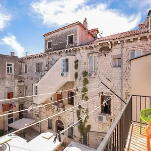 Two Bedroom In Center Igor Appartement